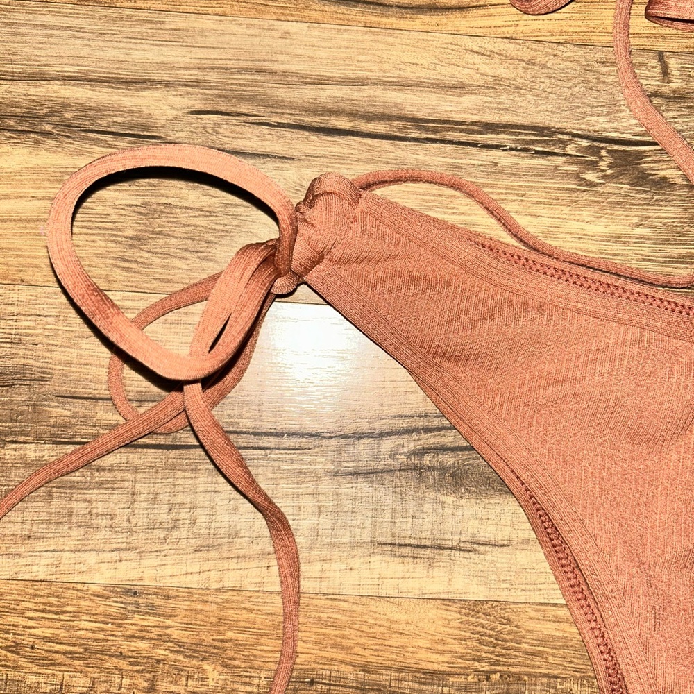 Rust Bikini - Picture 2 of 4